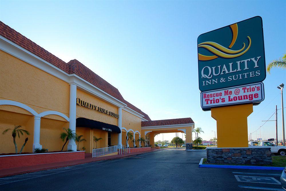 Quality Inn & Suites Conference Center Ню Порт Ричи Екстериор снимка