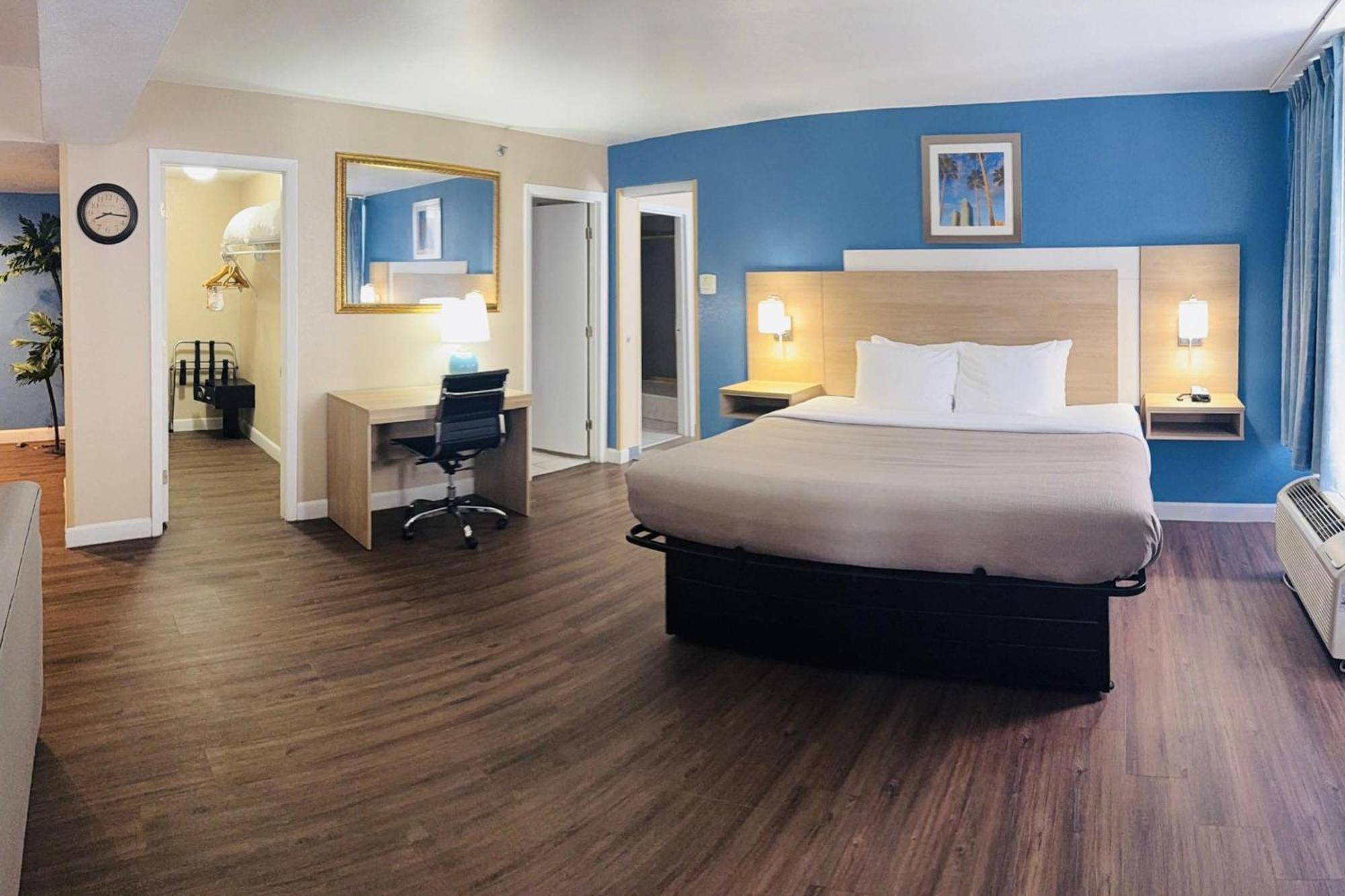 Quality Inn & Suites Conference Center Ню Порт Ричи Екстериор снимка